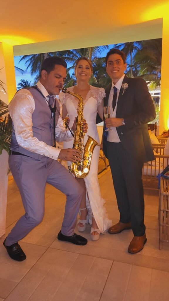 Música para fiestas en Margarita Saxofonista profesional Isla Margarita Bandas para matrimonios Margarita