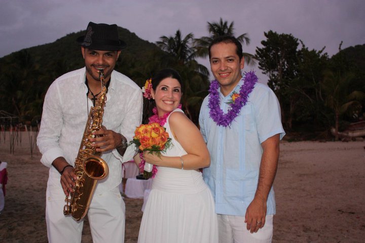 Isla de Margarita, Venezuela Saxofón en Vivo para tus eventos: Sociales y Corporativos, Saxofonista para Bodas en margarita, Vestidos de novia, Ranchos para Bodas en Margarita,
